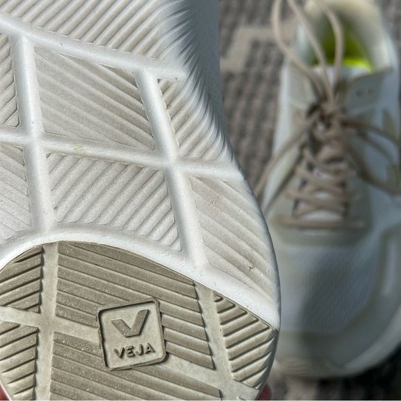 Veja Impala Mesh Sneaker in Eggshell/Pierre - Picture 8 of 14